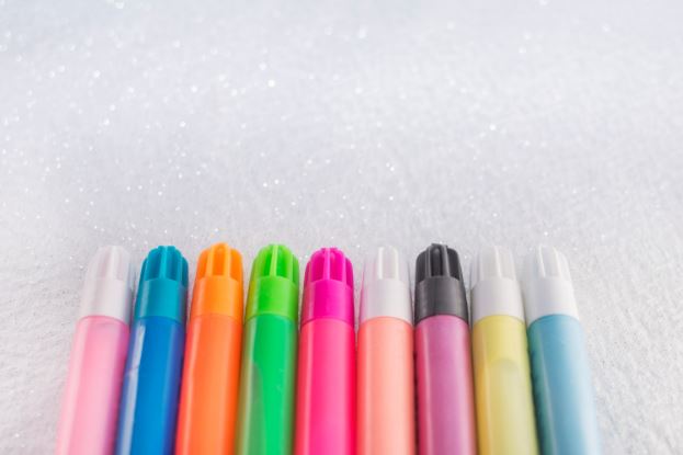 Viziunea artistica si desenele vibrante capata mai multa viata cand sunt create cu cariocile pe baza de coloranti si alcool -