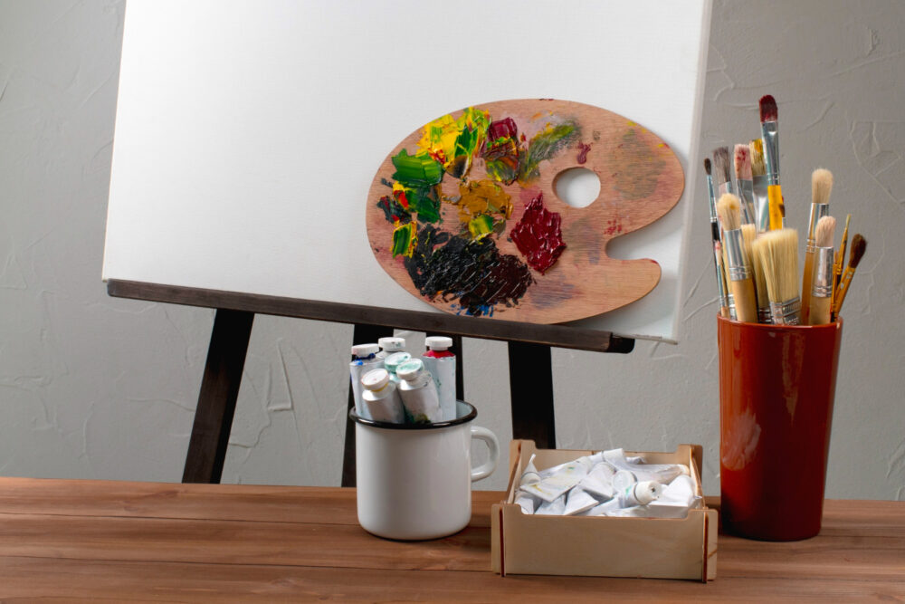 Instrumente fara de care imaginatia pictorilor nu ar prinde viata: panza si pensula de pictura -