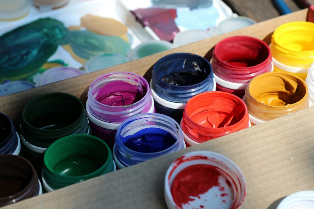 Culorile acrilice si in ulei, explicate pe intelesul viitorilor artisti -